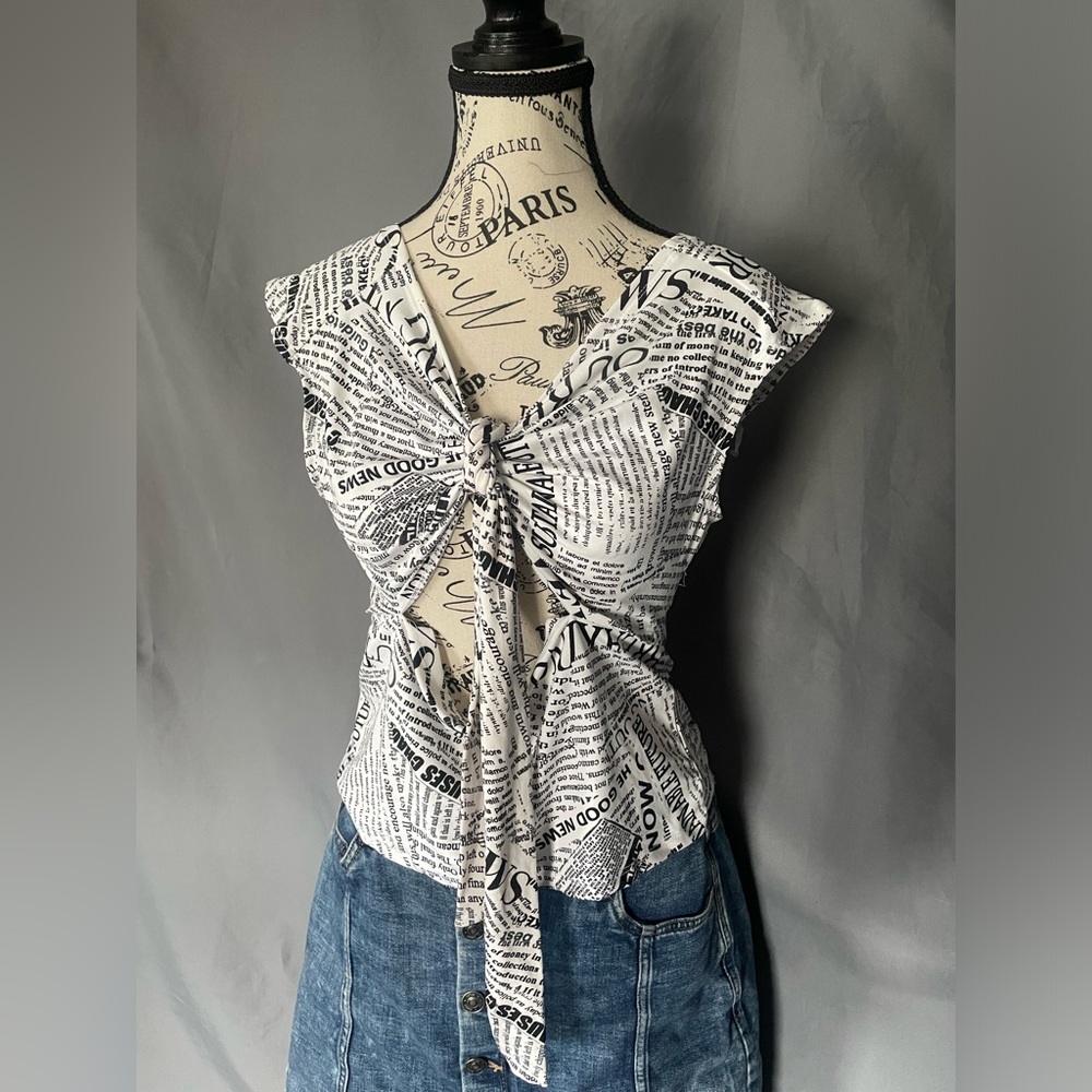 Retro Newspaper Print Short Sleeve Women’s Size XL | Almost Famous